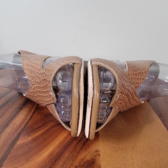 Donald Pliner Pasha Slingback Sandal Heels Croc Embossed Leather Size 7 - Picture 9 of 17